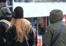 Καιρός: Από το πολικό ψύχος της Παρασκευής στις ανοιξιάτικες θερμοκρασίες του Σαββάτου – Βροχές και χιόνια στα ορεινά