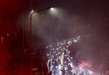 Ο ΠΑΟΚ αποχαιρετά τα 7 παλικάρια που σκοτώθηκαν στη Ρουμανία: Ρίγη όταν οι σοροί έφτασαν στην Τούμπα – Το τρισάγιο και η μεταφορά τους στην πατρίδα