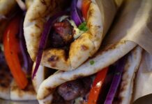 Ψάχνουν το πελατολόγιο του σουβλατζίδικου στη Δραπετσώνα που μαζί με πιτόγυρα πούλαγε και ναρκωτικά