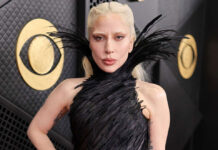 Grammy 2026 – Lady Gaga: Πλατινέ μαλλιά, nude lips και απόλυτη λάμψη