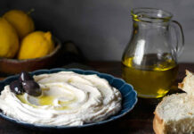 Η απόλυτη λευκή ταραμοσαλάτα για το σαρακοστιανό τραπέζι