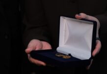 Θεσσαλονίκη: Κειμήλια νεκρού σε στρατόπεδο συγκέντρωσης παραδόθηκαν στον 83χρονο γιο του, που δεν γνώρισε ποτέ τον πατέρα του