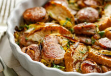 Φρικασέ με λουκάνικα