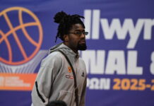 Ολυμπιακός – Παναθηναϊκός: Οι ερυθρόλευκοι κατήγγειλαν ότι ο Λεσόρ πέταξε μπάνανα στο φιλάθλους