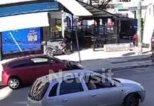 Βίντεο ντοκουμέντο από το άγριο επεισόδιο στο κέντρο της Αθήνας με τον οδηγό μηχανής και τον 70χρονο οδηγό που έβγαλε μαχαίρι