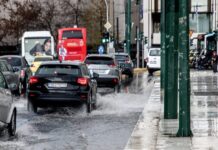 Κακοκαιρία: Ισχυρές βροχές, καταιγίδες και χιόνια μέχρι το μεσημέρι της Δευτέρας – Νέο έκτακτο δελτίο της ΕΜΥ