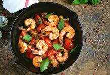 Γρήγορη συνταγή για θαλασσινά με ντομάτα και ελιές