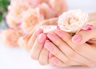 Απαλό ροζ: Το χρώμα που πρέπει να υιοθετήσετε στο μανικιούρ σας αυτήν την άνοιξη