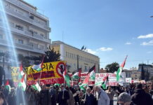 Μεγάλη πορεία έξω από την Αμερικανική πρεσβεία στην Αθήνα – Πολίτες διαμαρτύρονται για την επίθεση ΗΠΑ και Ισραήλ στο Ιράν