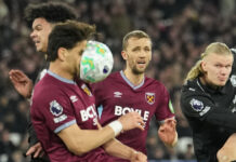 Μαυροπάνος: Η σοκαριστική φωτογραφία, με το πρόσωπό του να παραμορφώνεται από την μπάλα, μετά από σουτ του Χάαλαντ