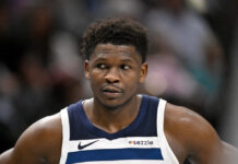 Ο Άντονι Έντουαρντς πήγε τουαλέτα και δεν πρόλαβε να ξεκινήσει στην πεντάδα των Τίμπεργουλβς κόντρα στους Μάβερικς