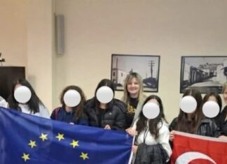 Ελασσόνα: Αντιδήμαρχος φωτογραφήθηκε με τη σημαία του Κεμάλ Ατατούρκ στο Δημαρχείο