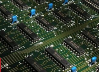 Γιατί ο πόλεμος στο Ιράν πυροδοτεί έλλειψη ηλίου – Πλήγμα σε μικροτσίπ και smartphones