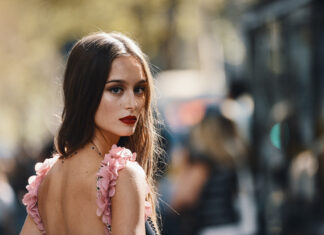 French girl hair: Το αβίαστο στιλ μαλλιών που αποθεώθηκε στην Εβδομάδα Μόδας στο Παρίσι