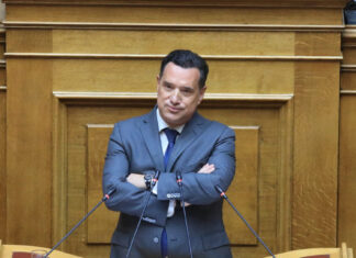 Γεωργιάδης για Κωνσταντοπούλου: Έβαλε τον Ρούτσι να κάνει απεργία πείνας για να μην γίνει η δίκη για τα Τέμπη