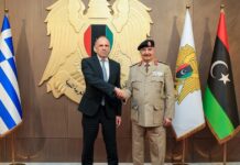 Συνάντηση Γεραπετρίτη με Χαφτάρ στη Λιβύη: Στο επίκεντρο θαλάσσιες ζώνες, μεταναστευτικό και εμπόριο