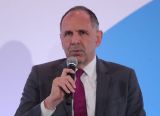 Στη Λιβύη το Σάββατο ο Γιώργος Γεραπετρίτης – Θα συναντηθεί με τον Χαλίφα Χαφτάρ