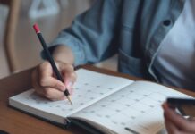 Αργίες 2026: Πότε πέφτει Πάσχα και πότε είναι του Αγίου Πνεύματος – Όλα τα τριήμερα