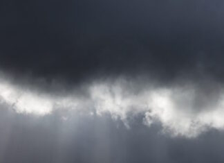 Καιρός σήμερα: Τοπικές βροχές και στην Αττική – Άνοδος της θερμοκρασίας και άνεμοι στα 7 μποφόρ