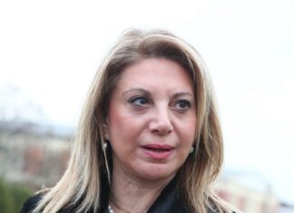 Μαρία Καρυστιανού: «Δε θα δεχτούμε να παρακολουθούμε τη δίκη στην κάτω αίθουσα, από την τηλεόραση»