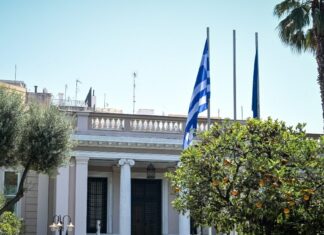 «Μετρημένα βήματα» στο Μαξίμου για την αντιμετώπιση της ακρίβειας: Η νέος κατώτατος μισθός και οι φωνές για πρόωρες εκλογές