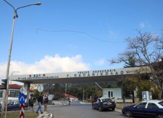 Άγρια συμπλοκή στη Θεσσαλονίκη με έναν τραυματία: Κουκουλοφόροι εισέβαλαν σε μπαρ και χτύπησαν θαμώνες