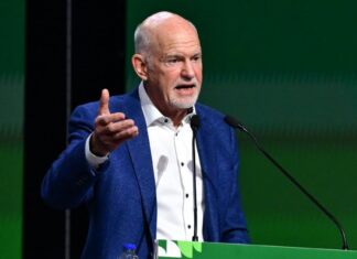 Γιώργος Παπανδρέου στο Συνέδριο του ΠΑΣΟΚ: Επιστρέφουμε για να αλλάξουμε τον τρόπο που λειτουργεί η χώρα