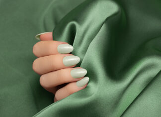 Πράσινο χρώμα στα νύχια; Από εμάς είναι ναι!