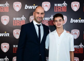 Ο 16χρονος γιος του Βασίλη Σπανούλη κάρφωσε εντυπωσιακά σε αγώνα του Ολυμπιακού