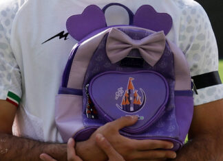 Η εθνική του Ιράν εμφανίστηκε με σχολικές τσάντες σε φιλικό αγώνα με τη Νιγηρία