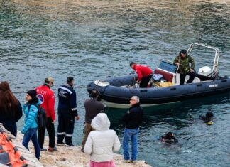 Βουλιαγμένη: Το Σάββατο η δύσκολη επιχείρηση ανάσυρσης της σορός του 34χρονου δύτη – Οι κάθετες «καταβόθρες» και τα «τυφλά» σημεία