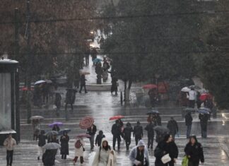 Η κακοκαιρία «Deborah» επελαύνει στην Αττική: Βροχές και καταιγίδες σε πολλές περιοχές