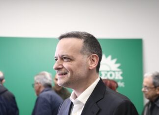 «Καζάνι που βράζει» το ΠΑΣΟΚ μια ημέρα πριν το συνέδριο – Επιμένει ο Χάρης Δούκας, γκρίνιες για τις αλλαγές στο καταστατικό