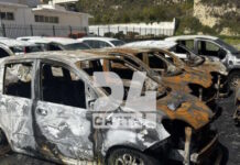 Ηράκλειο: Εικόνες καταστροφής από την φωτιά σε χώρο με ενοικιαζόμενα αυτοκίνητα – Κάηκαν σχεδόν τα μισά