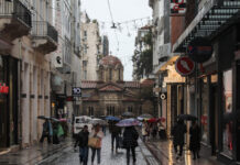 Καιρός σήμερα: Συννεφιά, καταιγίδες και χιόνια στα ορεινά το Μεγάλο Σάββατο