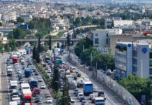 Οι οδηγοί στην Αθήνα χαλούν 143 ώρες τον χρόνο κολλημένοι στην κίνηση
