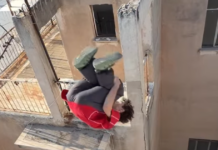 Γάλλος αθλητής του παρκούρ έγινε viral με ανατριχιαστικά άλματα σε ταράτσες της Αθήνας