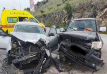 Πέντε τραυματίες σε τροχαίο στην εθνική οδό Λάρισας – Κοζάνης, οι επιβαίνοντες στο ένα από τα δύο αυτοκίνητα πήγαιναν σε κηδεία