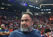 Ο Βαγγέλης Μαρινάκης έβγαλε το καπέλο στον Μαρκίνιος για την αγκαλιά στον Γκάμπριελ: «Σπουδαία στιγμή για το άθλημα»