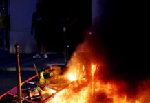 Παρι Σεν Ζερμέν – Άρσεναλ: Χάος στο Παρίσι μετά τον τελικό του Champions League με φωτιές, δακρυγόνα και επεισόδια