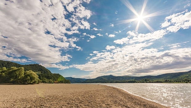 summer-day-s-hot-nature-landscapes-4705c9-620x350.jpg