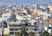 Έφοδος της ΕΛΑΣ σε Πολεοδομίες στην Αττική: 6 συλλήψεις για «εξυπηρετήσεις» και «φακελάκια» – Βρέθηκαν πάνω από 330.000 ευρώ