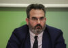 ΠΑΣΟΚ για την παραίτηση του Θύμιου Μπακογιάννη από το ΥΠΕΝ: Η κυβέρνηση δεν μπορεί να κρύψει την υπόθεση κάτω από το χαλί