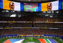Μουντιάλ 2026: Επικό video με εθελοντή να μπλέκεται στη σημαία της Τσεχίας