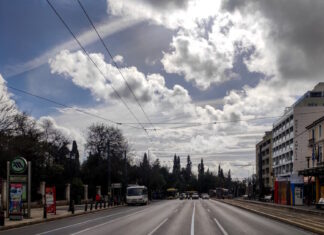 Καιρός αύριο: Στους 34 βαθμούς η θερμοκρασία – Βροχές και καταιγίδες στα ορεινά