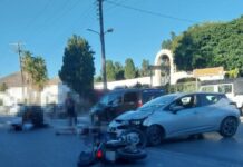 Τροχαίο στην Πάρο: Μηχανή συγκρούστηκε με αυτοκίνητο – Δύο τραυματίες