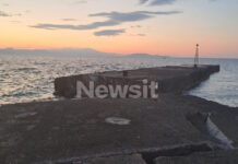 Ραφήνα: Πλοίο γεμάτος επιβάτες προσέκρουσε σε προβλήτα και τον έκοψε στα δύο, δείτε βίντεο