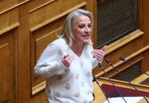 Ρένα Δούρου: «Την έδρα μου δεν τη βγάζω σε πλειστηριασμό»