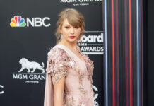 Τα cloud nails της Taylor Swift μας ξετρέλαναν