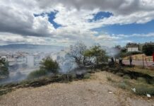 Φωτιά στο Περιστέρι: Κοντά σε σπίτια στο γήπεδο Χωράφα